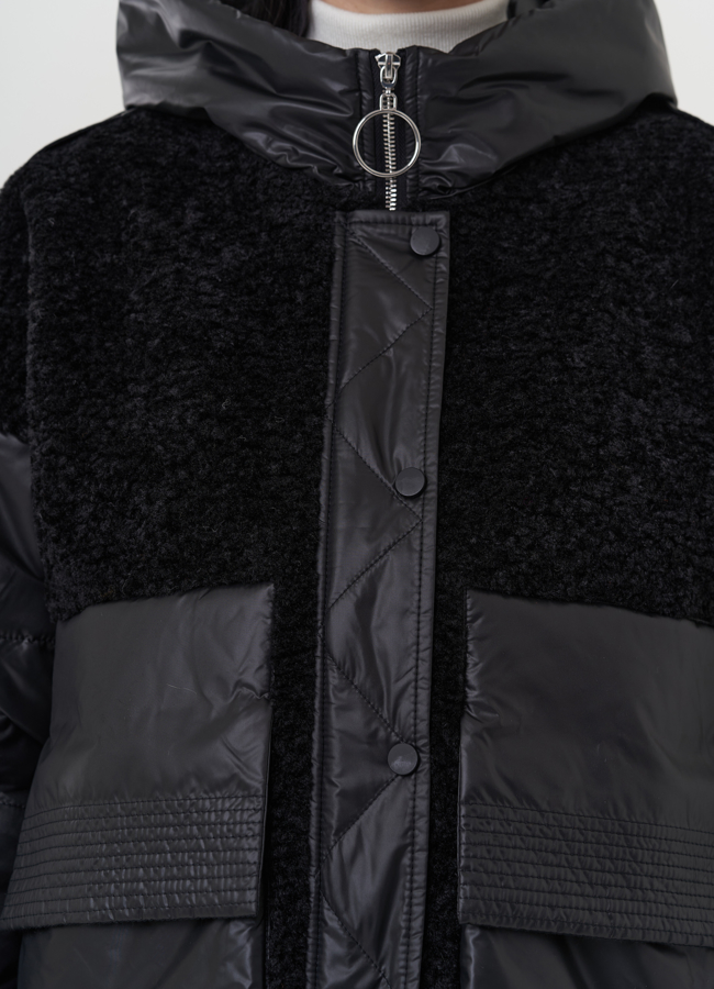 Женская куртка с капюшоном в черном цвете модель № 26615 в кредит