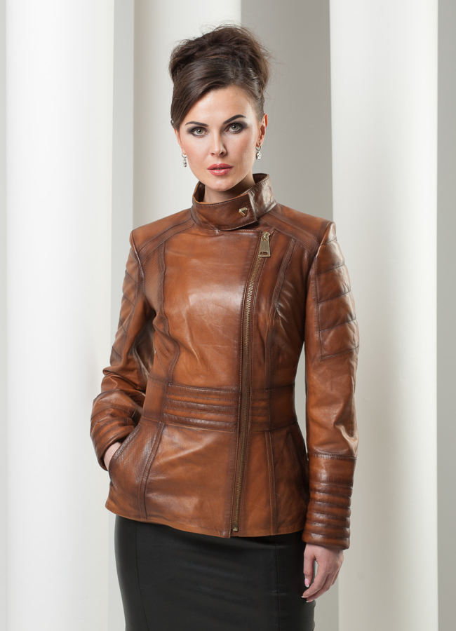 фото Кожаная куртка с затемненными швами, цвет коричневый модель № K-148