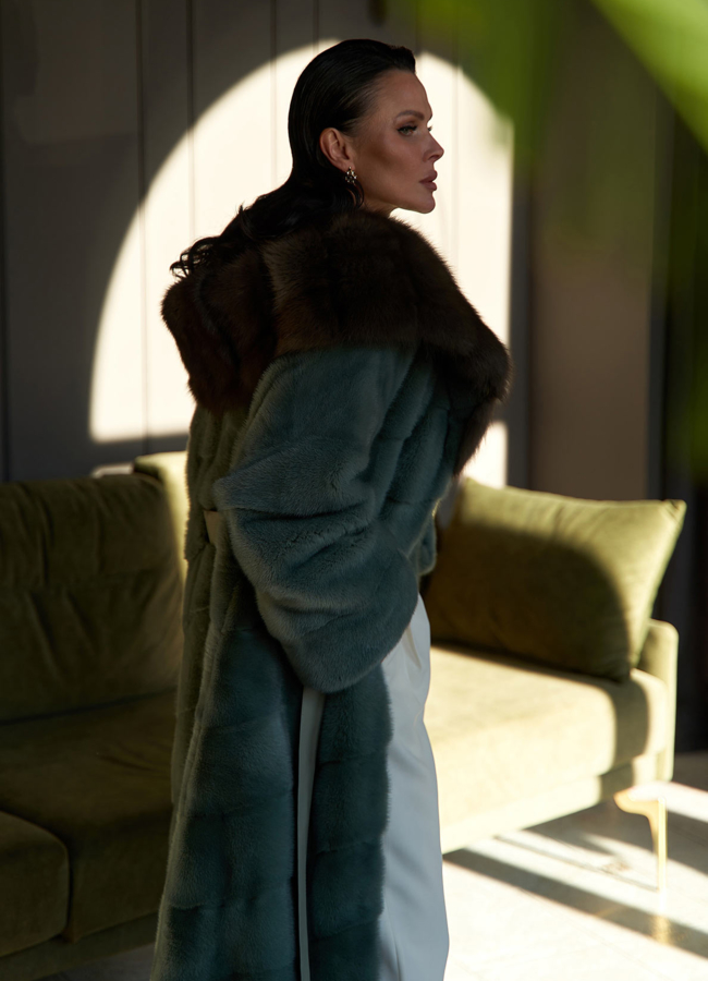 Норковая шуба с капюшоном из меха куницы модель № 27848 универмаг малина