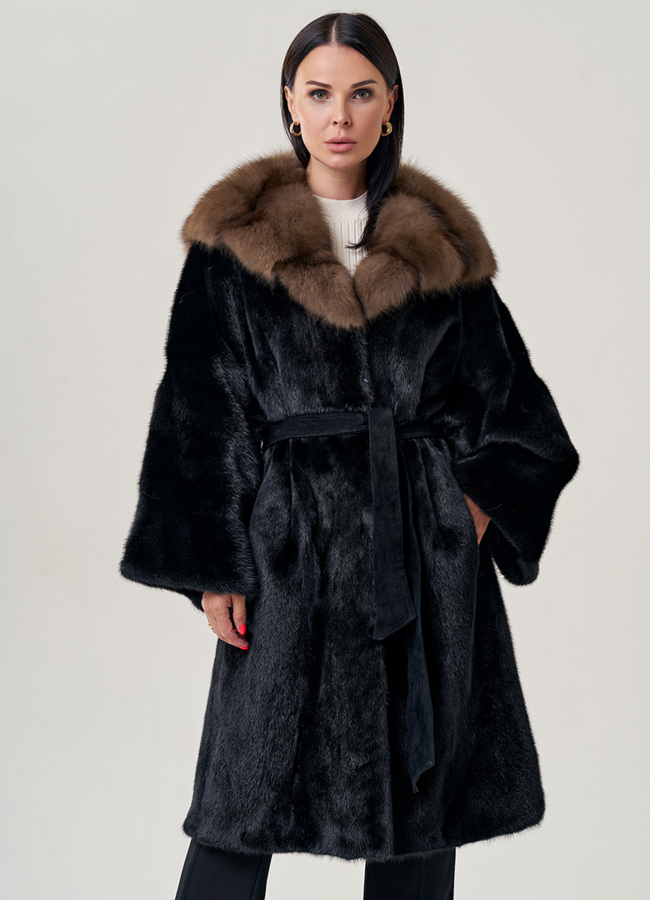 Женская шуба с капюшоном из куницы модель № 23096 универмаг малина