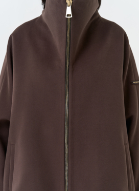 Женское укороченное пальто с высоким воротником