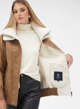 Женская дубленка из эко кожи с воротником стойкой