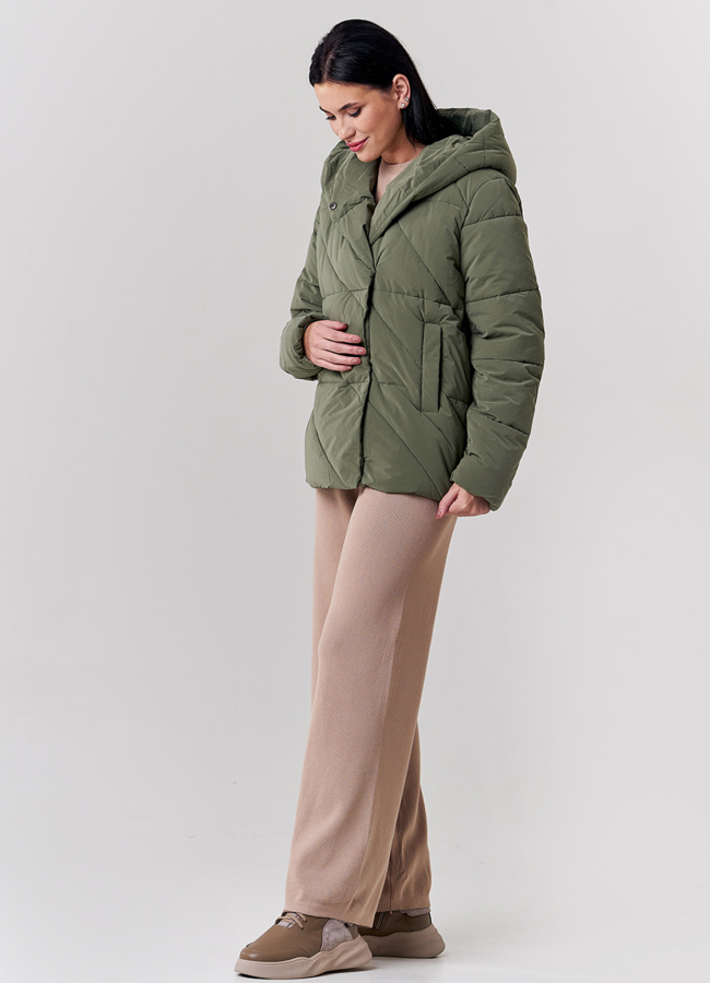 Пуховик зеленого цвета с капюшоном модель № 21841 в кредит