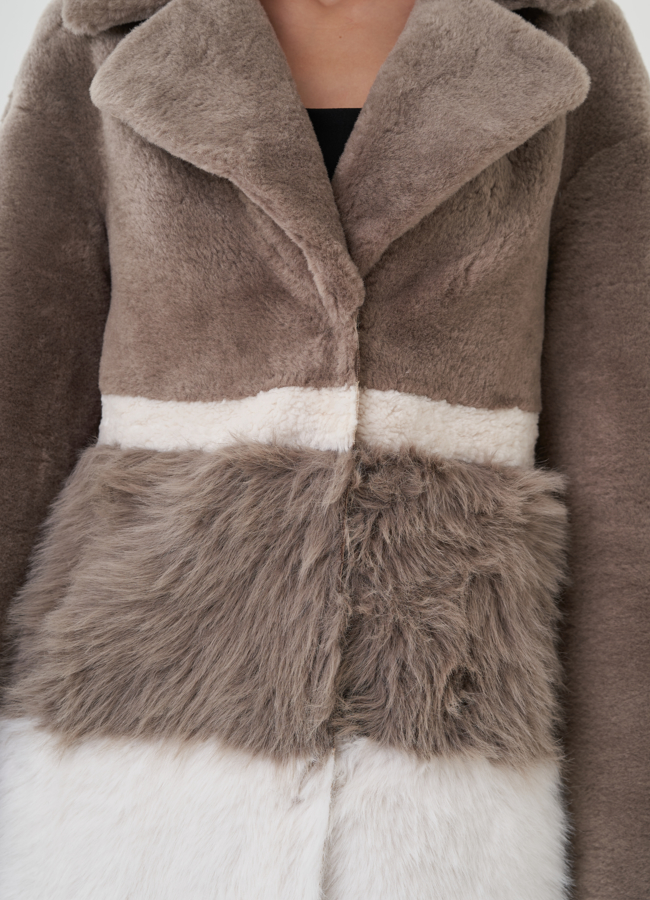 Пальто из искусственного меха бежевого цвета модель № 25416 универмаг малина