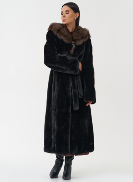 Норковая шуба с капюшоном из меха соболя