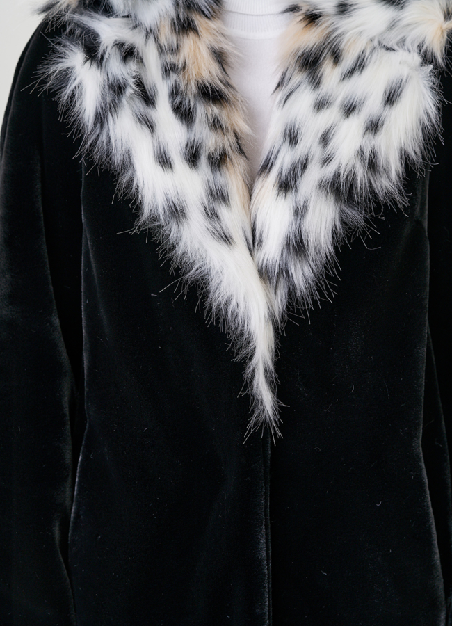 Полупальто черного цвета  с воротником из искусственной рыси  модель № 79438 универмаг малина