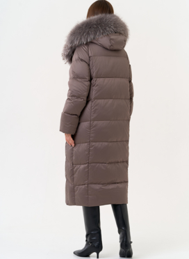 Женский пуховик с отделкой из меха лисы