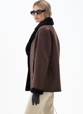 Женская двухсторонняя дубленка из эко кожи с английским воротником