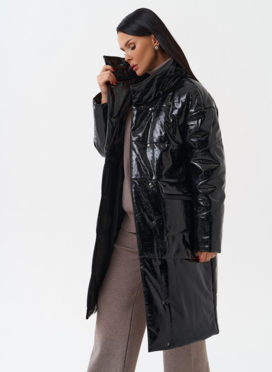 Женский пуховик из эко кожи с капюшоном