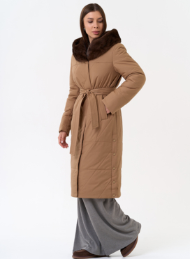 Пуховик с капюшоном из эко меха