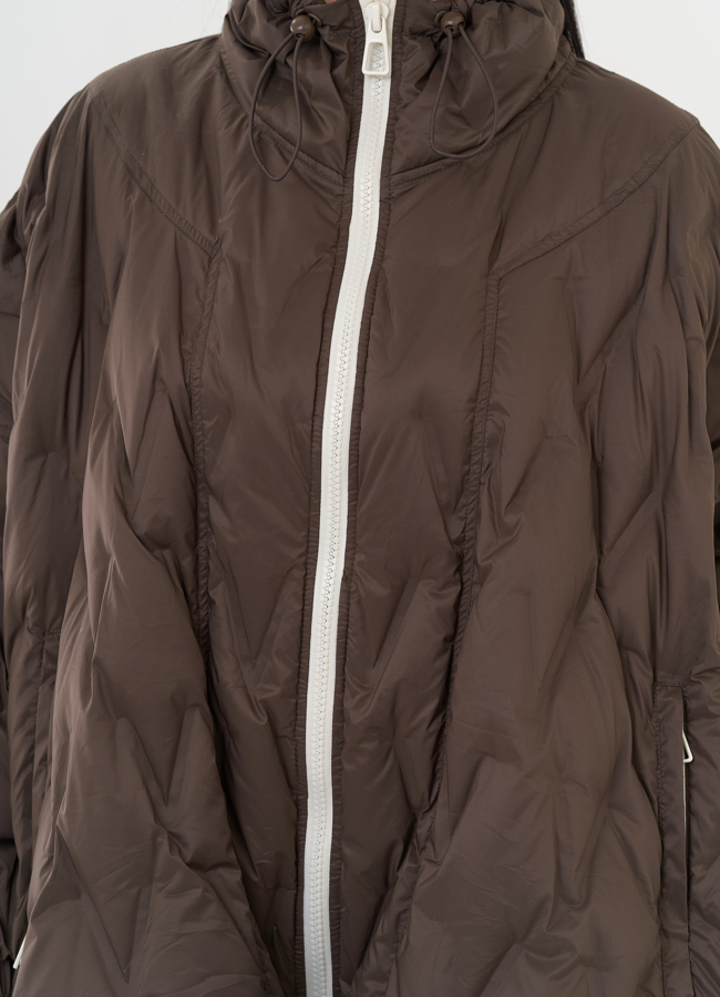 Женская куртка оверсайз в коричневом цвете модель № 26668 в кредит