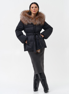 Женский пуховик с отделкой из меха лисы