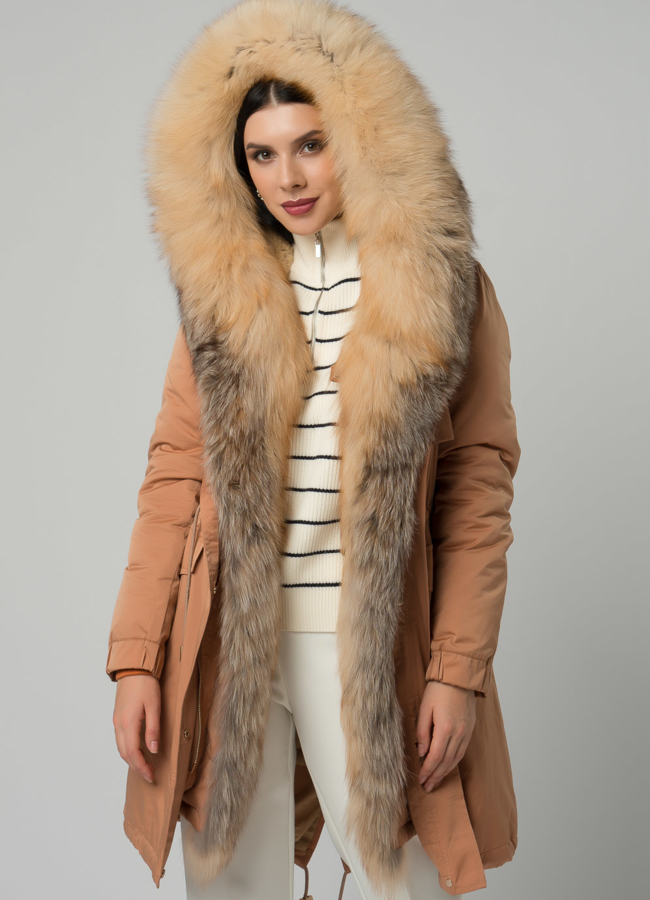 Женская парка оранжевого цвета с меховой отделкой модель № 21941 универмаг малина