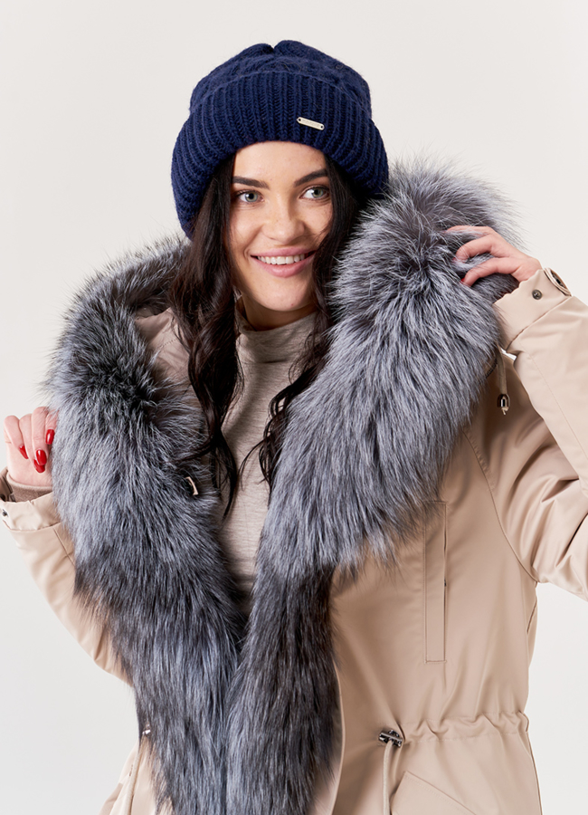 Синяя шапка женская модель № 9528/2 меха малина