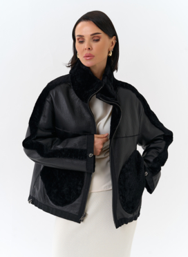Короткая двухсторонняя дубленка в черном цвете