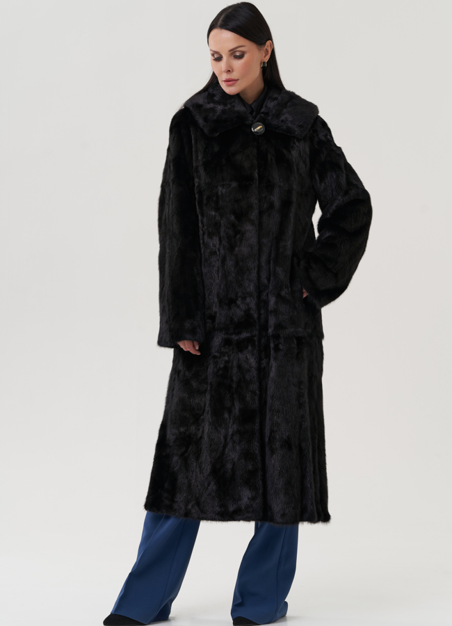 Шуба черного цвета с капюшоном модель № 25476 универмаг малина