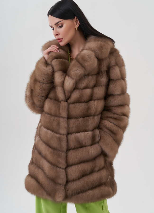 Шуба из куницы с английским воротником  модель № 24642 универмаг малина