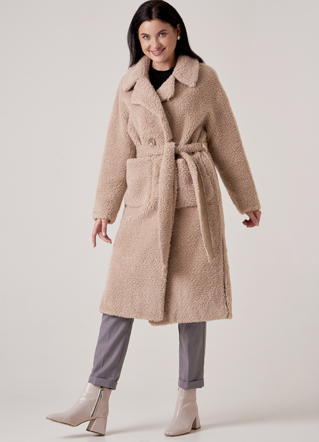 фото Женское пальто из эко меха в бежевом цвете модель № 8232