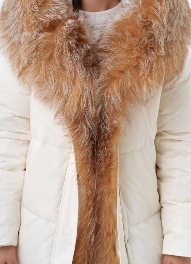 Пуховик с капюшоном из меха лисы модель № 29356 универмаг малина