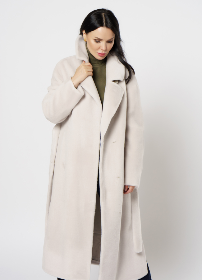 Пальто из эко меха в бежевом цвете с поясом модель № 21549 универмаг малина