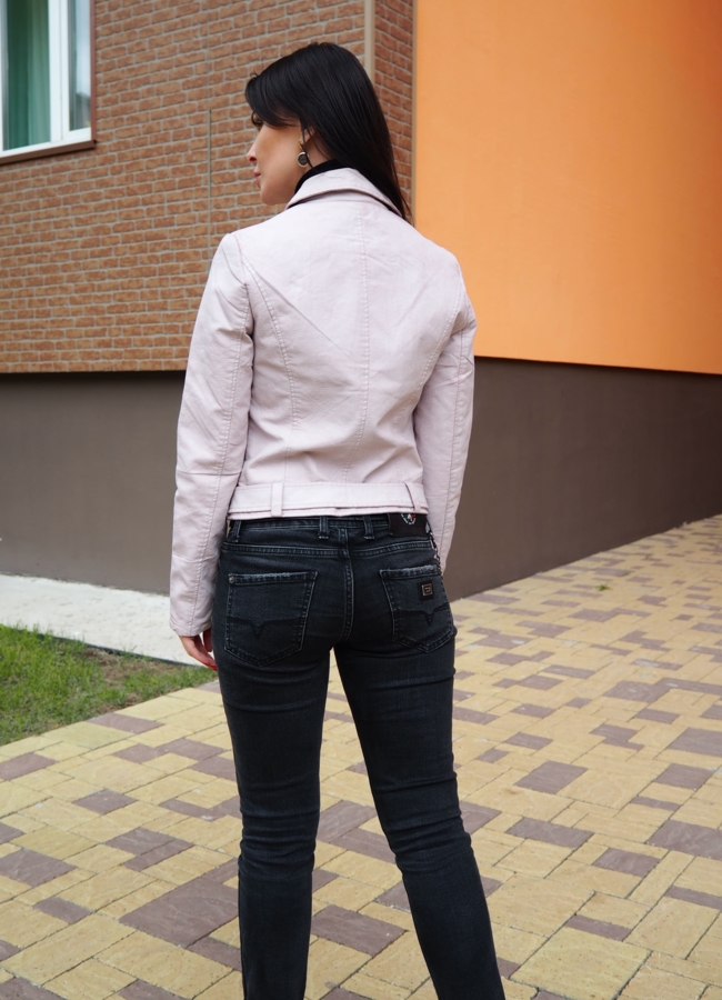 фото Куртка из эко кожи розового цвета  модель № 1290