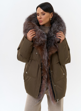 Женский пуховик с отделкой из меха блюфрост