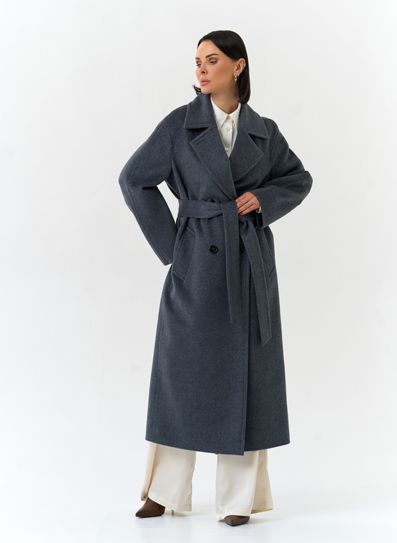 Женское пальто с английским воротником