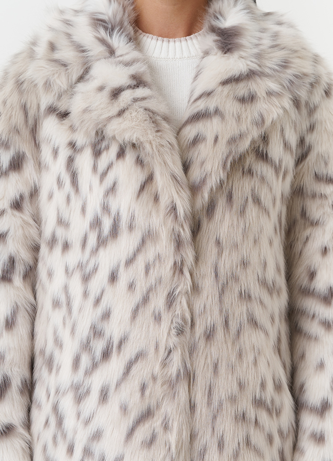 Пальто из эко меха с анималистичным принтом модель № 28553 в рассрочку