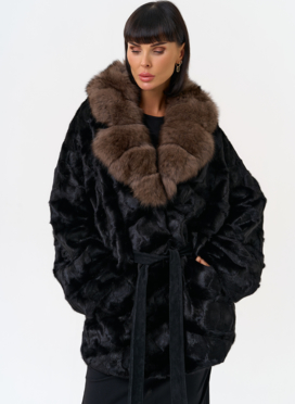 Женская шуба из меха норки  воротником из меха песца Женская шуба из меха норки  воротником из меха песца