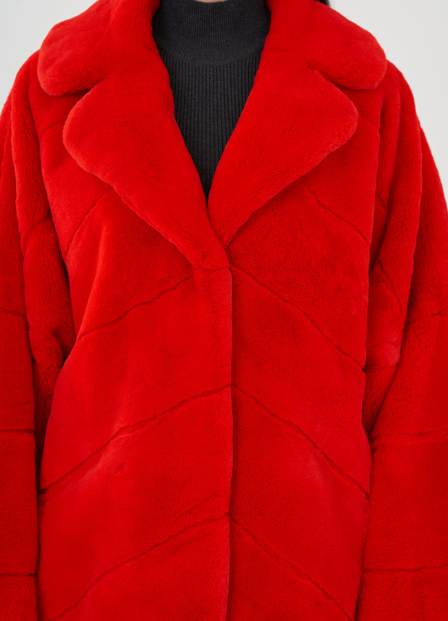 Красная куртка из кролика модель № 24802 в рассрочку
