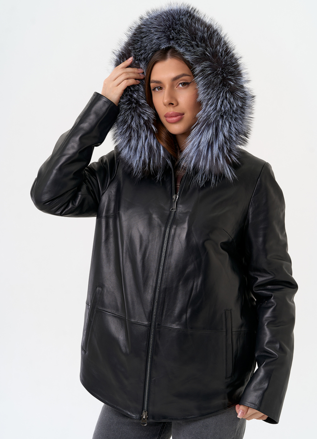 Женская куртка из натуральной кожи с капюшоном из меха чернобурки модель № 31666 меха малина