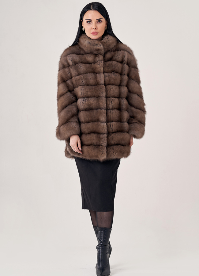 фото Шуба из куницы с воротником стойка модель № 23878