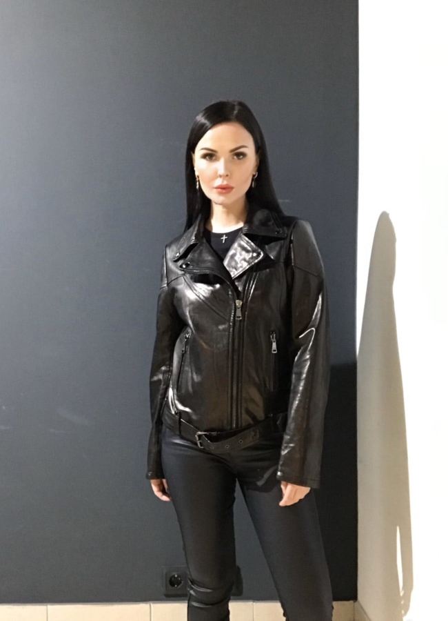 Кожаная куртка черного цвета модель № 8636 в кредит