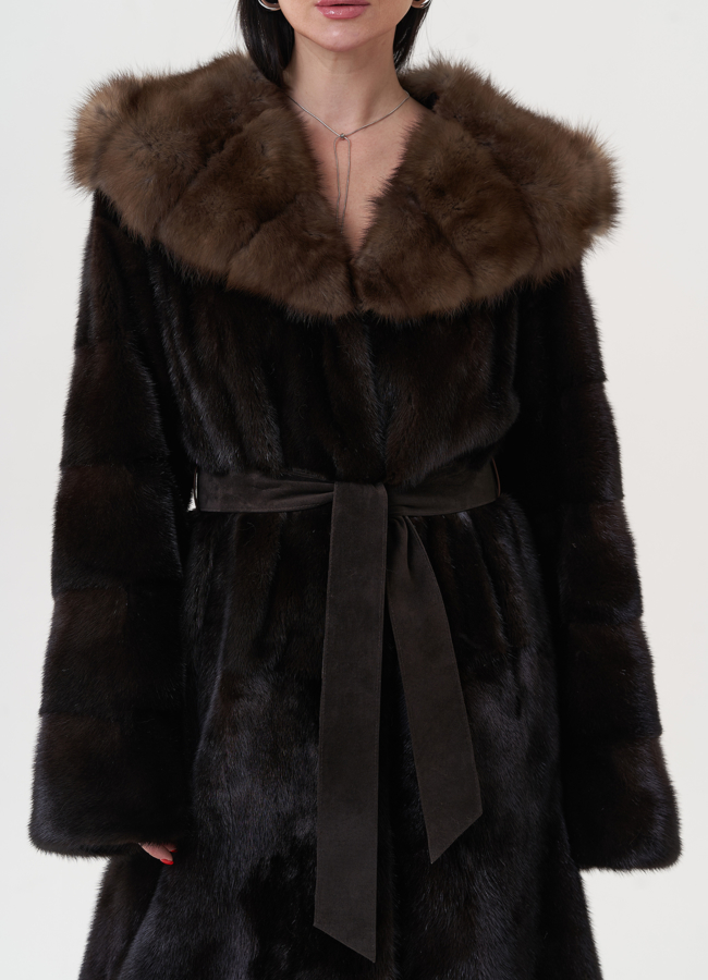 Норковая шуба с отделкой из меха куницы модель № 26936 универмаг малина