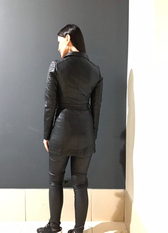 фото Куртка из эко кожи черного цвета  модель № 678