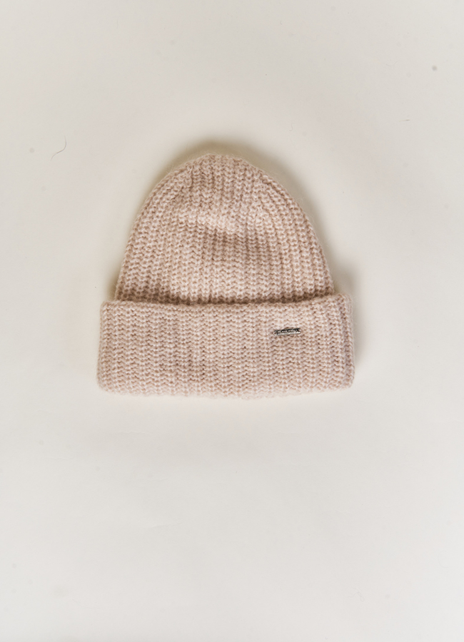 Шапка женская светло-бежевая модель № 10800 в кредит