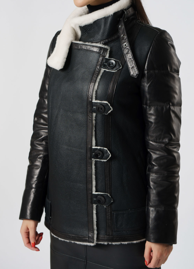 Куртка женская из натуральной кожи черного цвета модель № 17812 в кредит