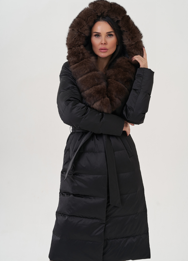 Женский пуховик с капюшоном  модель № 26075 меха малина