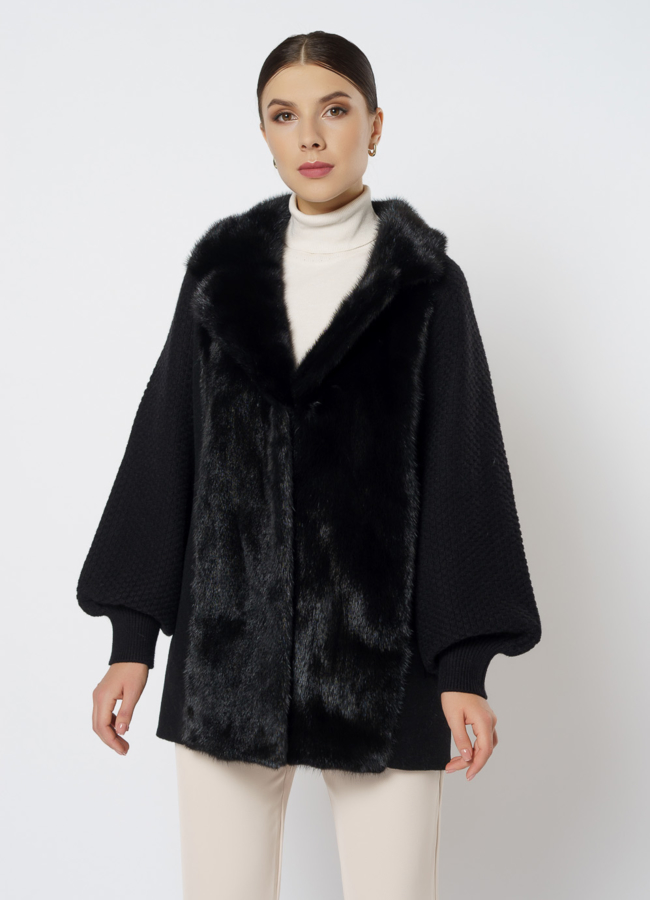 Короткий кардиган черного цвета модель № 2021-1/2 меха малина