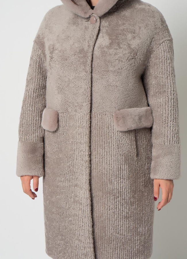 Шуба из овчины с капюшоном в сером цвете модель № 21673 в рассрочку