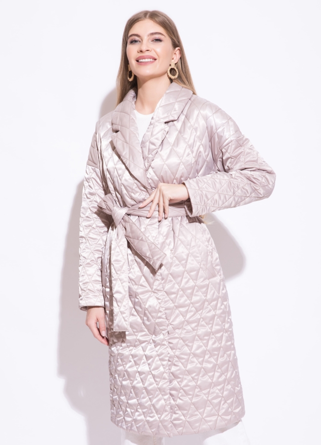 Пальто плащевое в цвете пудра модель № 0022 меха малина