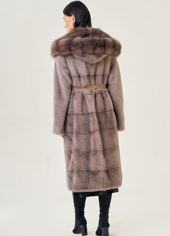 Удлиненная норковая шуба с капюшоном и отделкой из куницы модель № 23098 в кредит