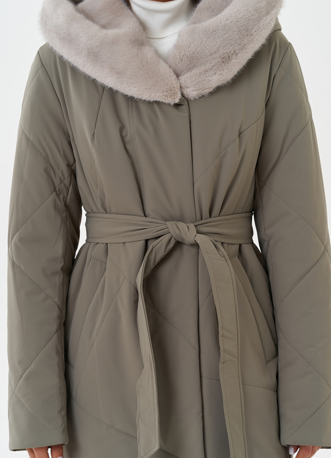 Женский пуховик с капюшоном из эко меха модель № 28399 в рассрочку