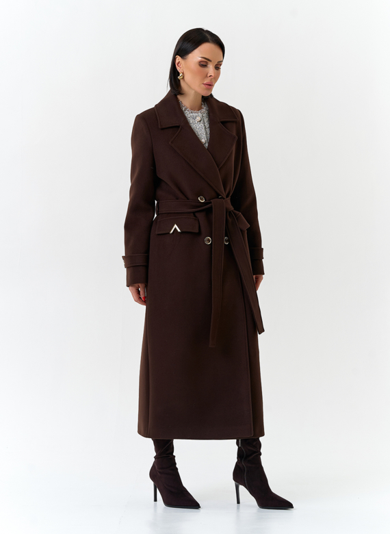 Женское пальто с английским воротником