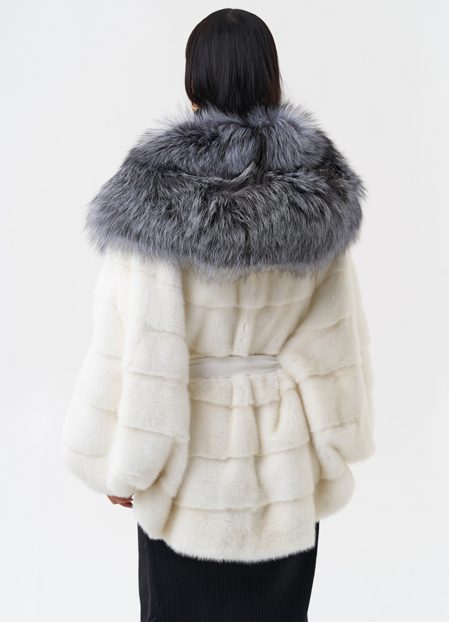 Белая норковая шуба с капюшоном из чернобурки модель № 29262 в кредит