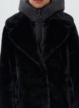 Куртка из эко меха с капюшоном
