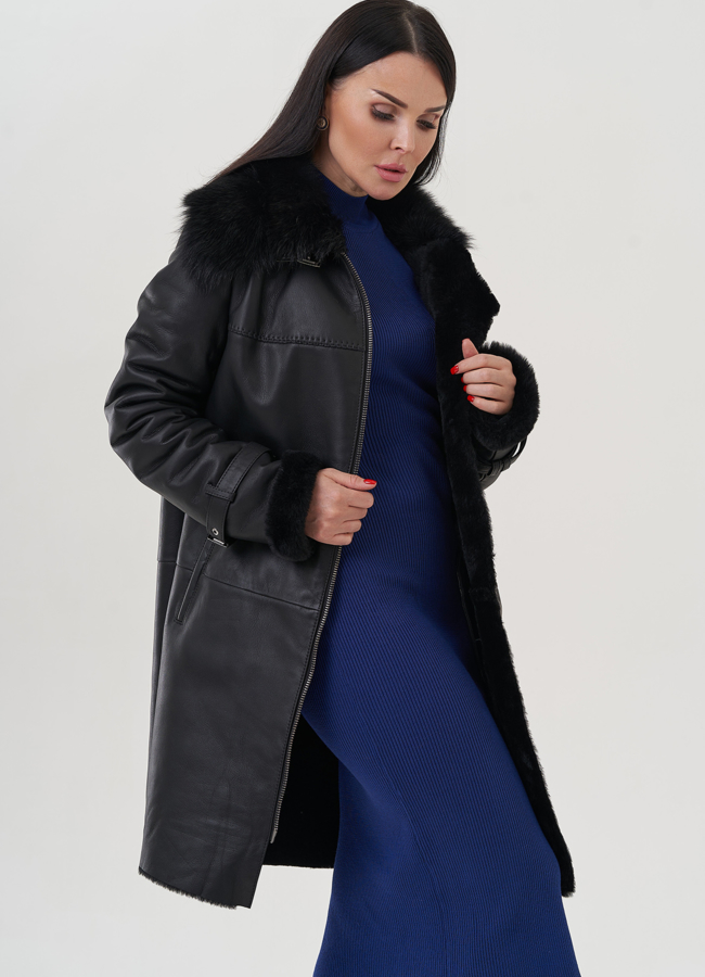 Женская дубленка черного цвета  модель № 25628 универмаг малина