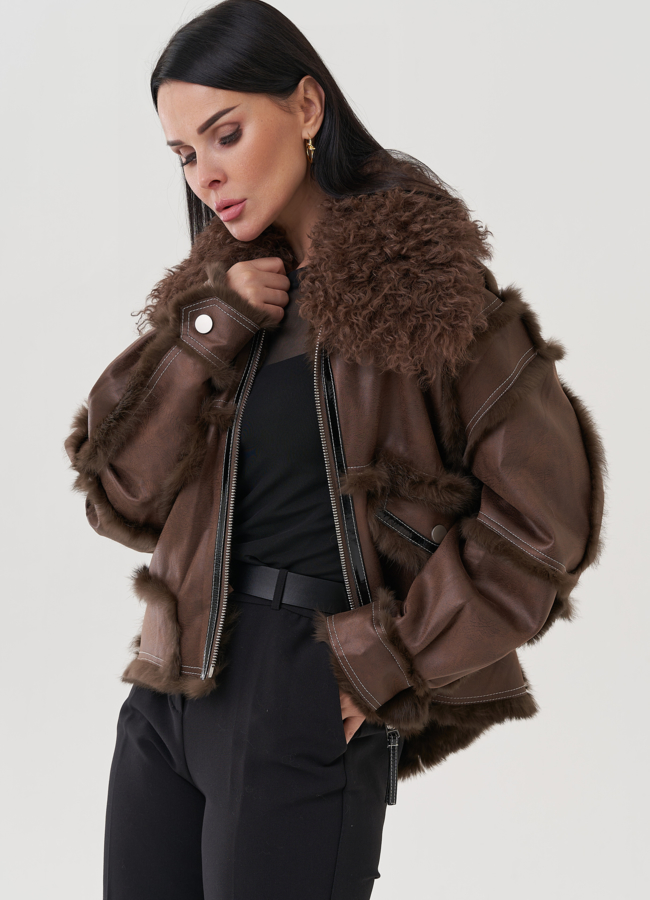 Куртка шоколадного цвета с мехом кролика модель № 25549 в рассрочку