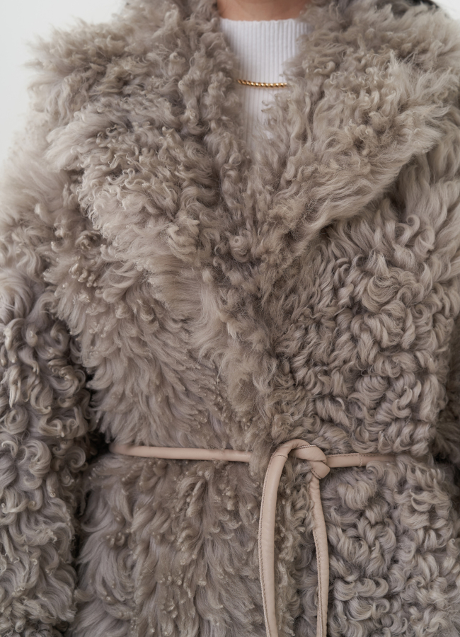 Двухсторонняя дубленка с английским воротником модель № 26830 универмаг малина