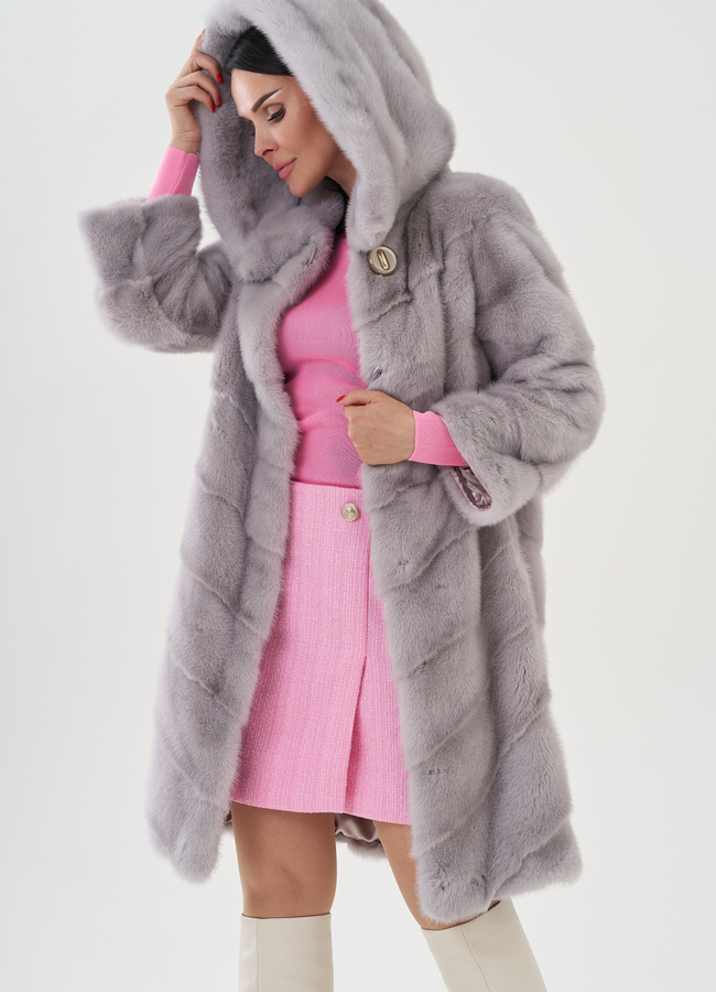 Шуба фиолетового цвета из норки с капюшоном модель № 24716 меха малина